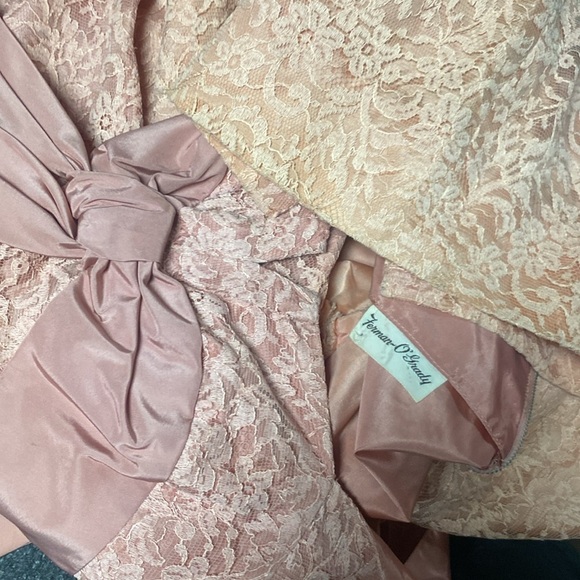 Ferman O Grady’s 40s/50s Wiggle Lace Dress with Bow Detail - Picture 7 of 7